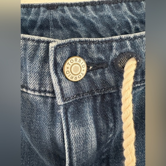 Torrid Mid-Rise Wide Leg Drapey blue Jeans size 16 - Picture 5 of 7